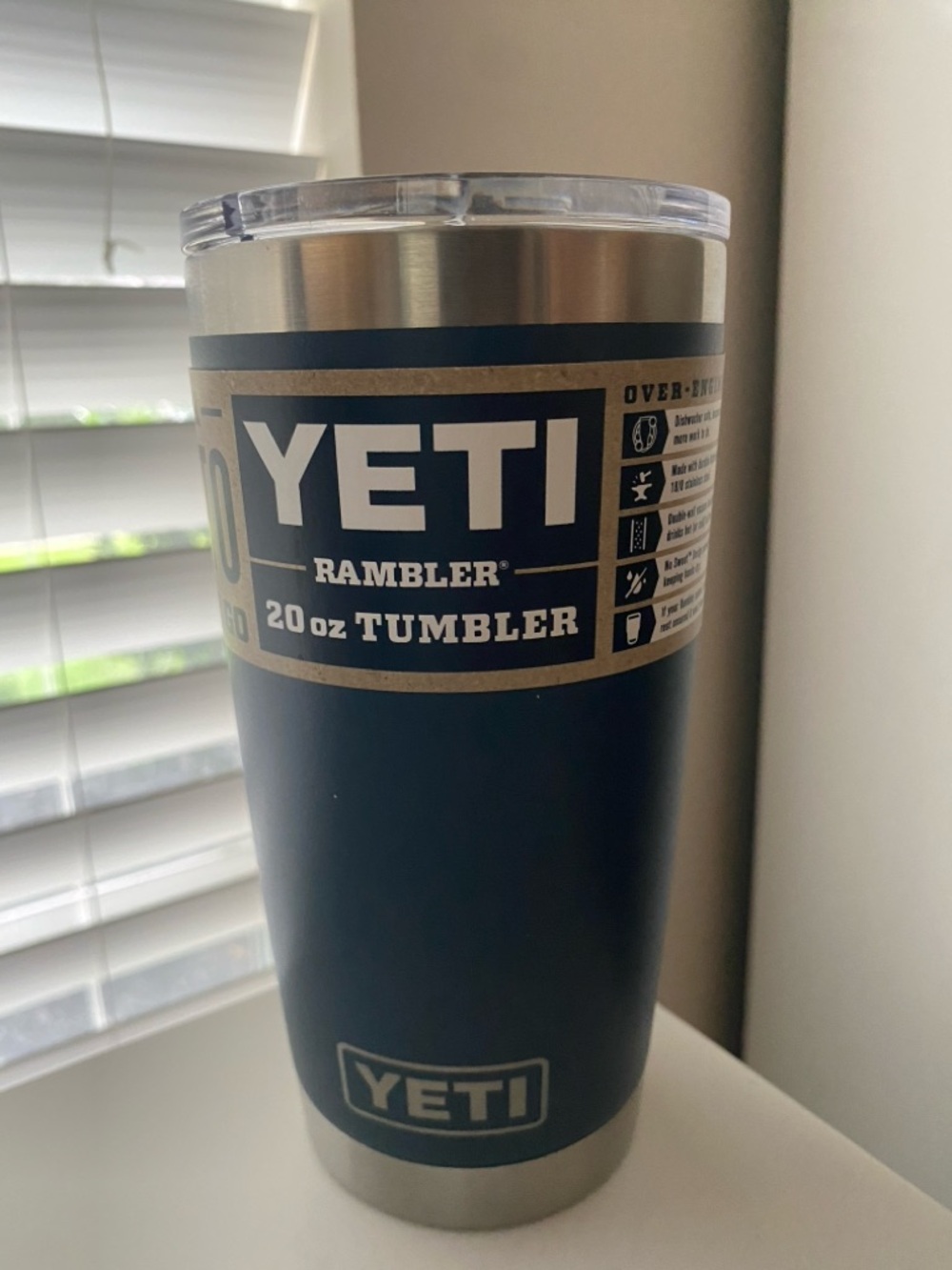 YETI Navy Rambler Tumbler 20 oz BRAND NEW